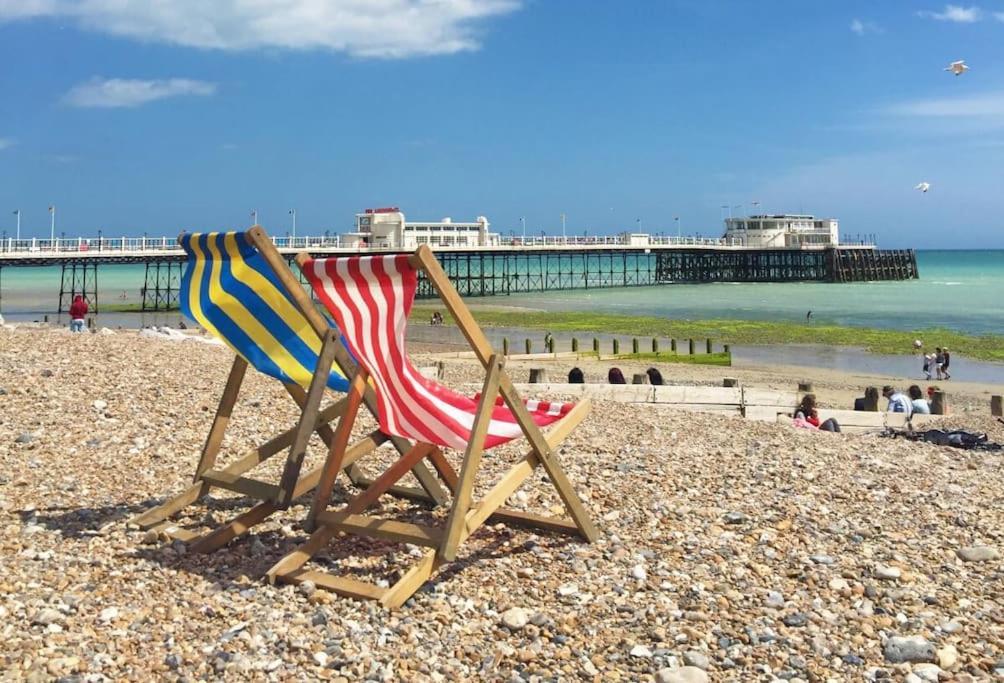 Appartement Lovely Bijou Loft Apt, One Road Back From The Sea à Worthing Extérieur photo